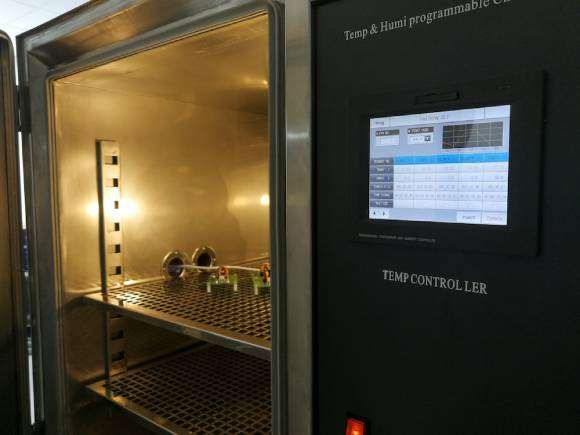 Environmental testing chamber